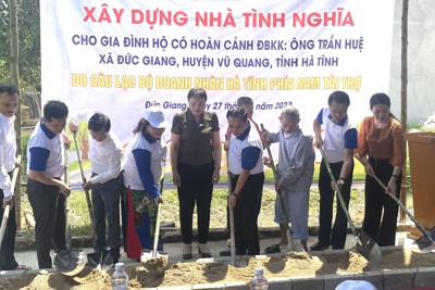 CLB Doanh nhân Hà Tĩnh phía Nam xây nhà tình nghĩa  tại huyện Vũ Quang 