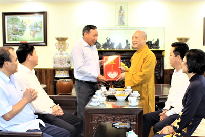 Lãnh đạo TP chúc mừng Đại lễ Phật đản T.Ư Giáo hội Phật giáo Việt Nam