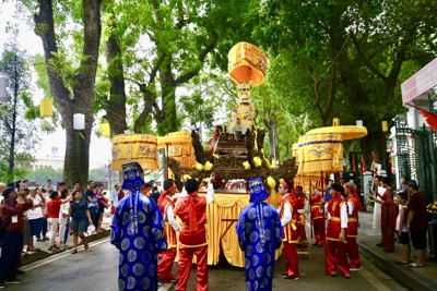 Lễ rước kiệu truyền thống kỷ niệm 595 năm Ngày vua Lê Thái Tổ đăng quang