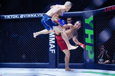 Trần Quang Lộc thắng trận bảo vệ đai đầu tiên ở LION Championship 06