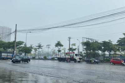 Hà Nội: Mưa lớn cục bộ tại một số quận, huyện đúng giờ tan tầm