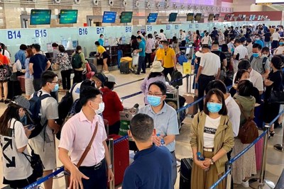 Sân bay Tân Sơn Nhất dự kiến đón lượng khách kỷ lục dịp hè 2023