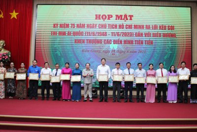 Kiên Giang: Tặng bằng khen 62 gương điển hình thi đua ái quốc