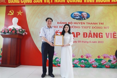 Huyện Thanh Trì kết nạp Đảng cho học sinh ưu tú đầu tiên