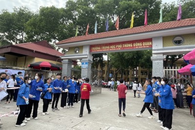 Nhiều thí sinh ở Phú Xuyên thi vào 10 được hỗ trợ do quên giấy tờ
