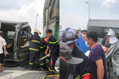 Cảnh sát cắt cửa ô tô cứu nạn nhân mắc kẹt ra ngoài sau tai nạn