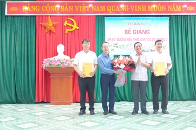 Hà Nội bế giảng lớp bồi dưỡng kiến thức dân tộc thứ 5 của năm 2023