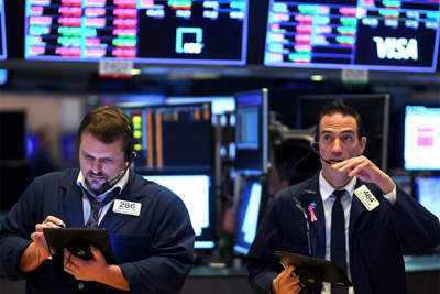 Chứng khoán Mỹ thất vọng vì Fed, Dow Jones lao dốc hơn 200 điểm