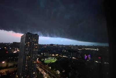Hà Nội: Nhiều quận, huyện xuất hiện mây đen kéo về che kín bầu trời