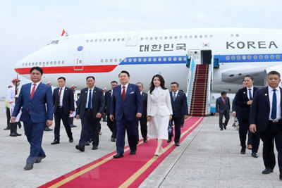 Tổng thống Yoon Suk Yeol đến Hà Nội, bắt đầu thăm chính thức Việt Nam 
