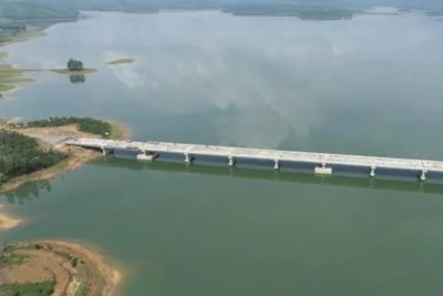 Cầu vượt hồ duy nhất cao tốc Bắc – Nam sắp hoàn thành