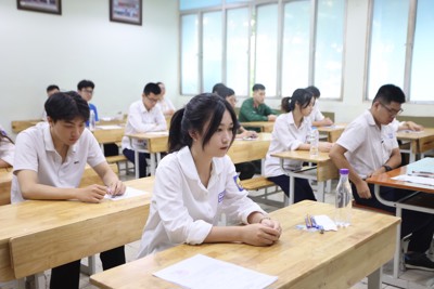 Hà Nội: Công bố điểm chuẩn vào lớp 10 THPT chuyên năm học 2023 - 2024