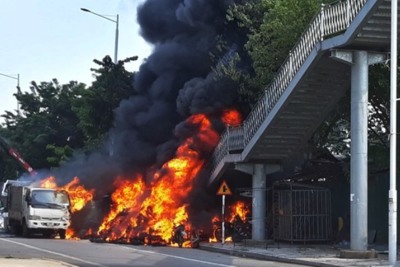 Cháy ở Xuân Phương, nhiều xe máy bị thiêu rụi
