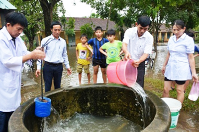 Đảm bảo nước sạch, quản lý chất thải y tế trong mùa mưa lũ