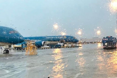 Ba sân bay đóng cửa, hàng trăm chuyến bay bị ảnh hưởng bởi bão Talim