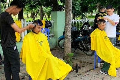 Cắt tóc từ thiện - nét đẹp nhân ái trong cộng đồng