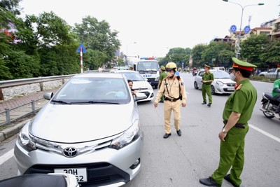 Kiên quyết xử lý vi phạm trước cổng Bệnh viện Bạch Mai