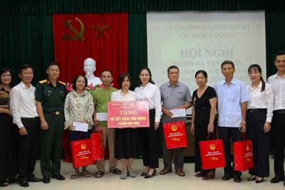 Hà Đông thăm và tặng quà 87 gia đình chính sách tiêu biểu