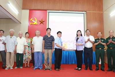 Lãnh đạo MTTQ TP Hà Nội thăm, tặng quà Trung tâm Điều dưỡng người có công