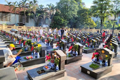 Quận Hoàng Mai tổ chức dâng hương, tưởng niệm anh hùng liệt sĩ