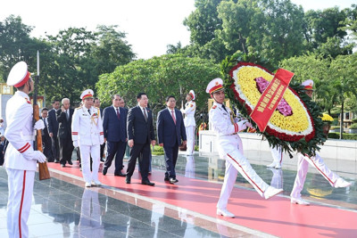 Lãnh đạo Đảng, Nhà nước và TP Hà Nội viếng Chủ tịch Hồ Chí Minh và tưởng niệm các Anh hùng liệt sĩ
