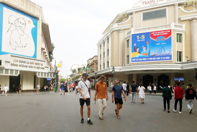 Du lịch Hà Nội đón 2,43 triệu lượt khách quốc tế