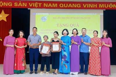 Hội LHPN huyện Thanh Trì tri ân, tặng quà người có công, gia đình chính sách