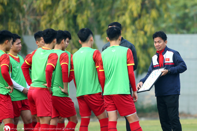 HLV Hoàng Anh Tuấn gọi cầu thủ độ tuổi U18 hội quân cùng U23 Việt Nam