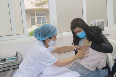 258.000 liều vaccine 5 trong 1 về Việt Nam để tiêm miễn phí cho trẻ
