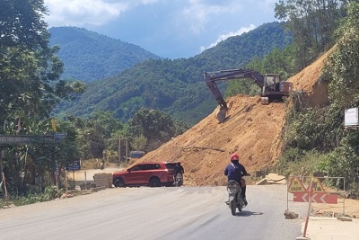 Hà Tĩnh: Chủ động ứng phó sạt lở đất đường lên Cửa khẩu Cầu Treo