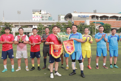 Giao lưu bóng đá giữa Báo Kinh tế&Đô thị và Liên cơ quan TP Hà Nội
