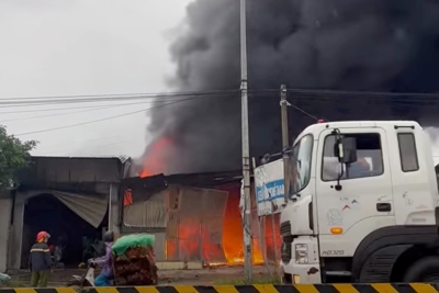 Hà Nội: Cháy nhà xưởng ở huyện Phú Xuyên