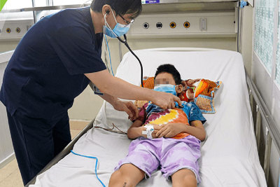 Gia tăng trẻ mắc sốt xuất huyết nhập viện