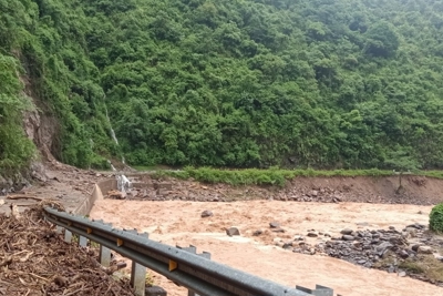 Nhiều tỉnh miền núi phía Bắc gặp sự cố lưới điện do ảnh hưởng mưa lũ