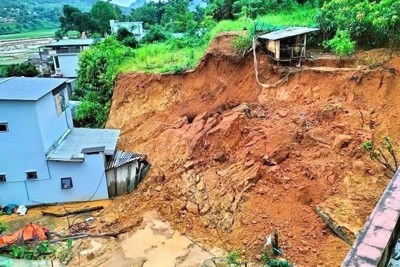 8 người chết, hàng trăm nhà dân bị hư hại do mưa lũ