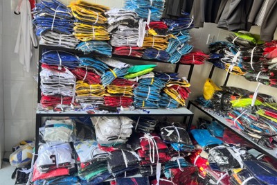 Triệt phá đường dây buôn quần áo thương hiệu giả tại TP Hồ Chí Minh