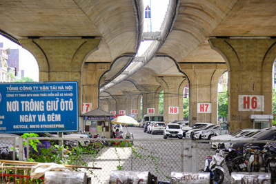 Trông xe dưới gầm cầu: Cần cơ chế khai thông cho các đô thị lớn
