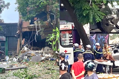 Hiện trường tan hoang sau vụ nổ ở đường Yên Phụ, quận Ba Đình