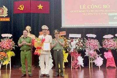 Trao quyết định bổ nhiệm Phó Giám đốc Công an TP Hồ Chí Minh