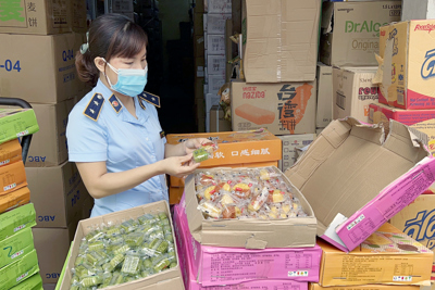 Quản lý thị trường Hà Nội ra quân kiểm soát thị trường bánh Trung thu