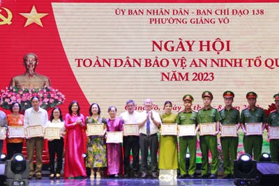 Tưng bừng Ngày hội toàn dân bảo vệ an ninh Tổ quốc tại phường Giảng Võ