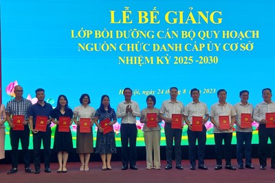 Hà Nội: Trao chứng nhận cho 236 cán bộ quy hoạch nguồn cấp ủy cơ sở