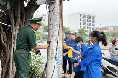 Ra quân xử lý “rác” quảng cáo, rao vặt, đảm bảo văn minh đô thị 