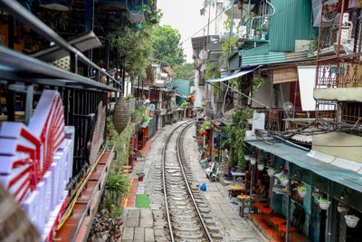 Thực hiện nghiêm quy định không đón khách tại "phố cà phê đường tàu"