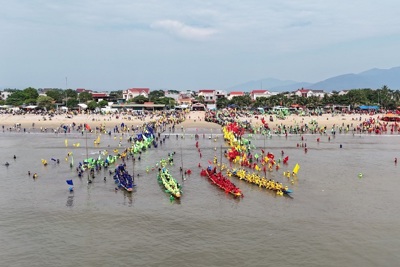 Quảng Bình: Sôi nổi lễ hội đua thuyền trên biển Cảnh Dương