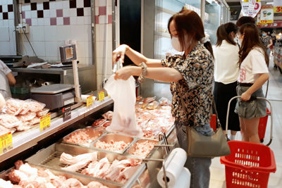 Siêu thị đồng loạt giảm giá thịt lợn, thịt bò