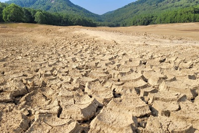 Hà Tĩnh: Hồ Thiên Tượng trơ đáy, nguy cơ thiếu nước sinh hoạt