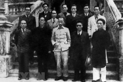 Phiên họp đầu tiên của Chính phủ Lâm thời Việt Nam Dân chủ Cộng hòa