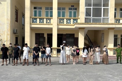 Hưng Yên: Phát hiện nhóm thanh niên 21 người vào nhà nghỉ "bay lắc"