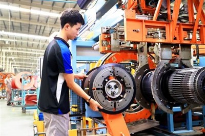 Công nghiệp là lĩnh vực bị tác động nặng nề nhất của kinh tế Việt Nam